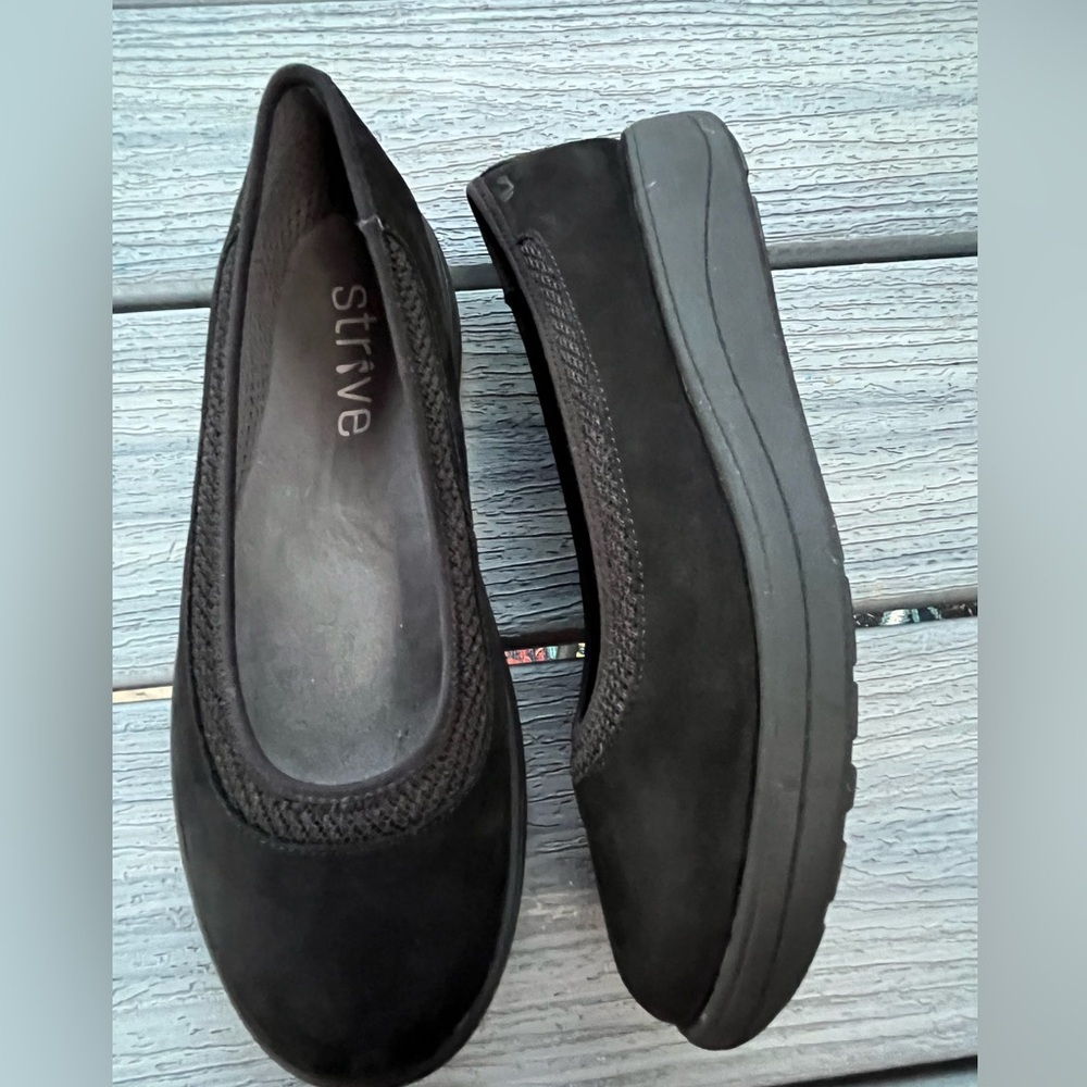 Strive Hampton Women's Black Slip-On Shoes Size 8.5